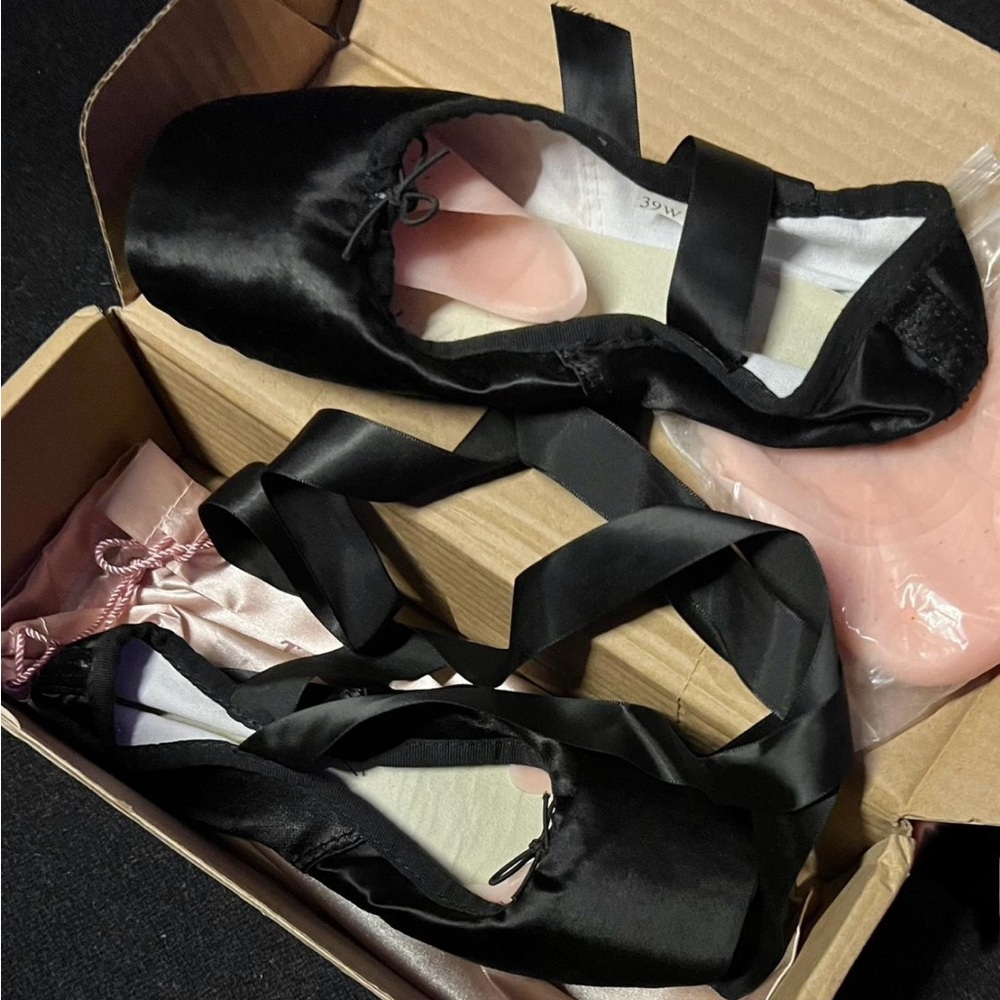 Black Pointe shoes